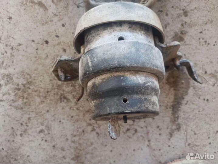 Подушка двигателя правая Toyota Land Cruiser 200 4