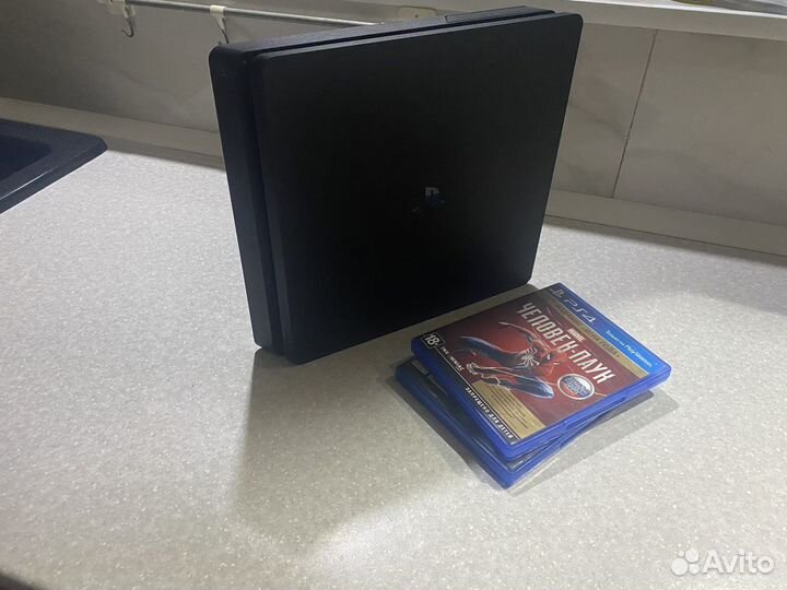 Sony PS4 slim