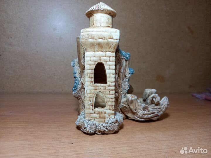 Замок для аквариума