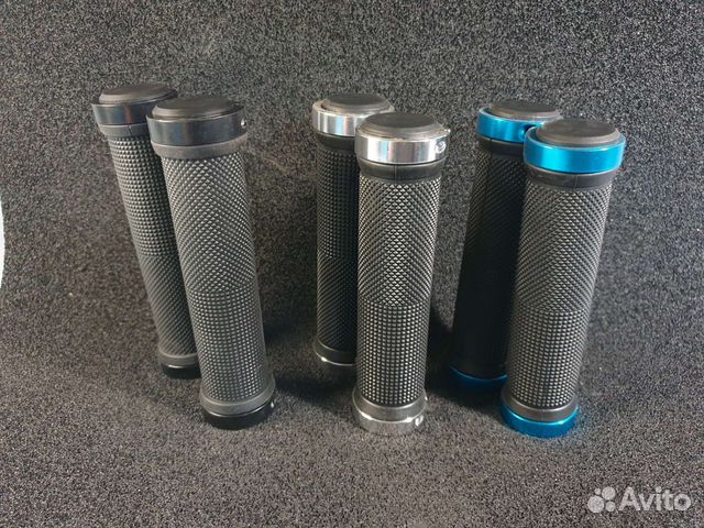 Грипсы на фиксаторах с заглушками (за пару)