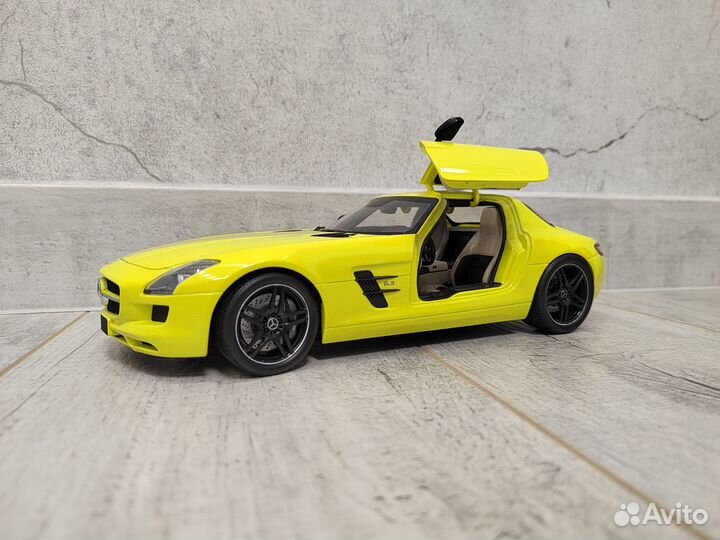 1:18 Mercedes Benz SLS AMG 2010 Minichamps