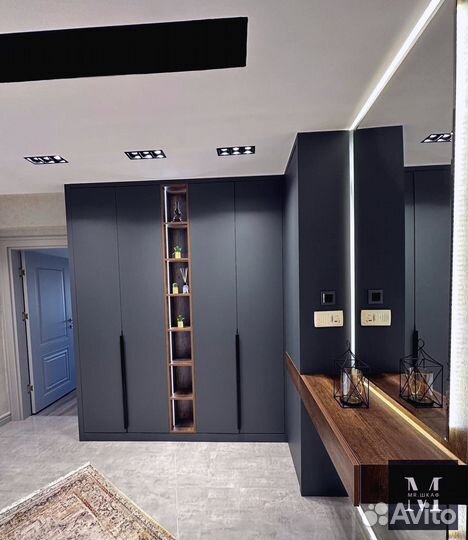 Современный распашной шкаф