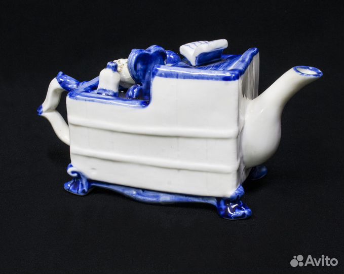 Чайник Гжель, фарфор, 1960-е годы, высота 10,5 см