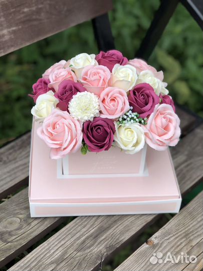 Цветы в подарочной коробке