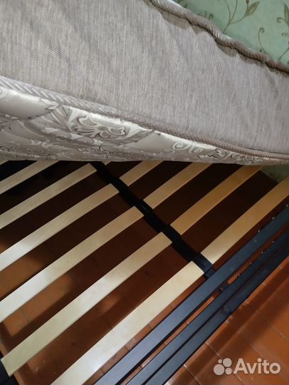 Продам кровать с матрасом