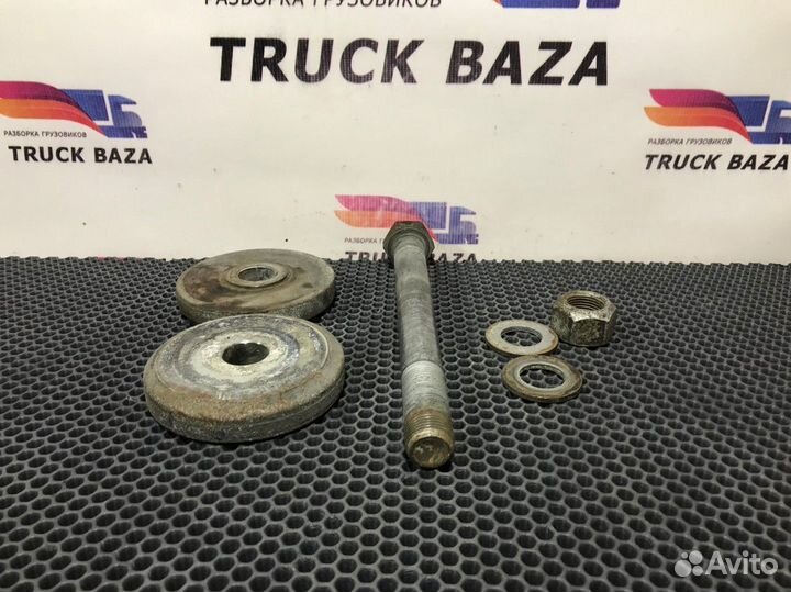 Болт крепления рессоры