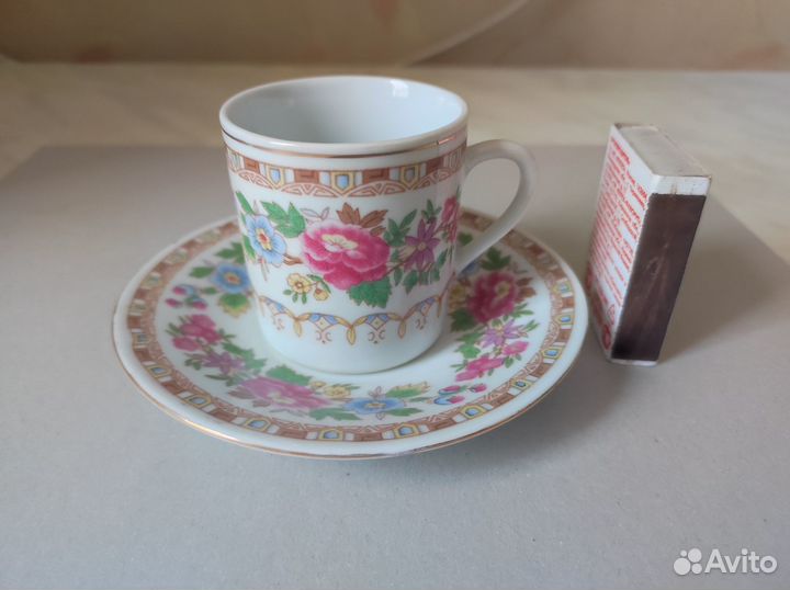 Чашки кофейные фарфоровые