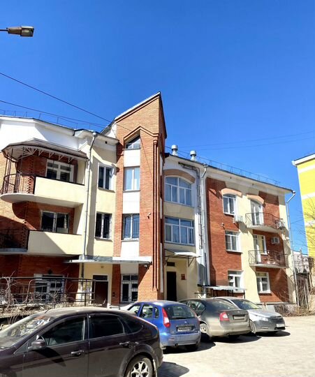3-к. квартира, 106 м², 3/3 эт.