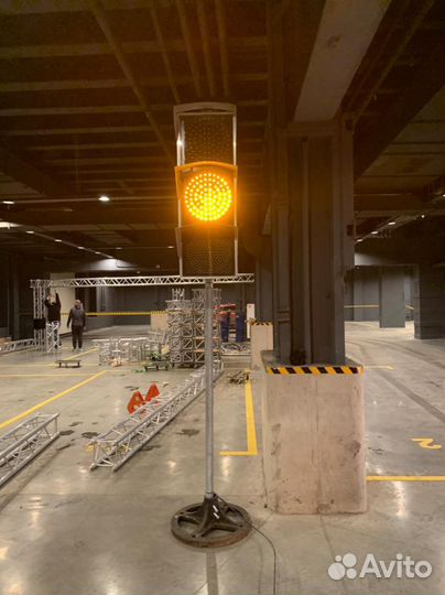 Светофор дорожный