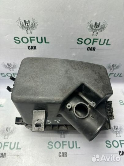 Корпус воздушного фильтра Toyota Avensis 2011