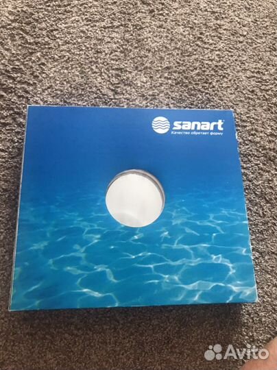 Зеркало косметическое настенное