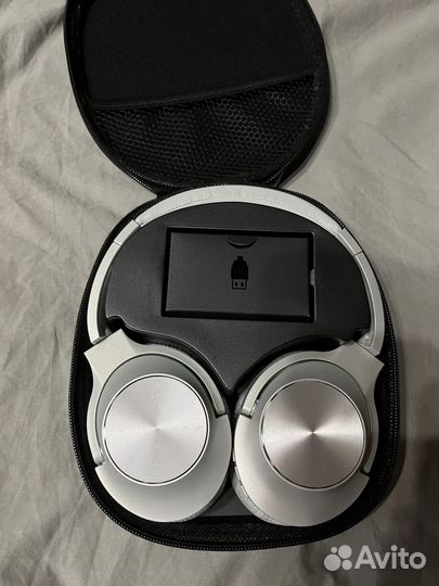 Беспроводные наушники новые