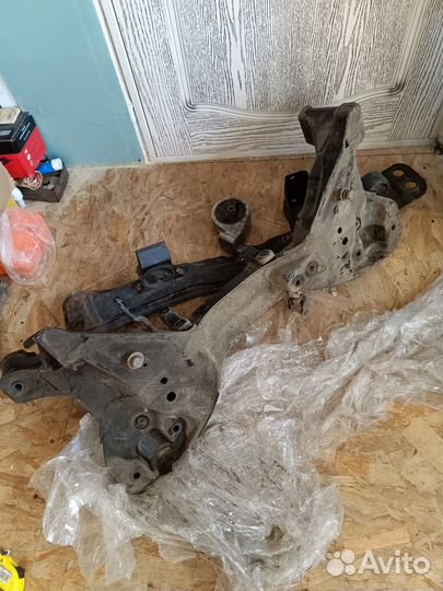 Подрамник каризма 1.8 gdi carizma