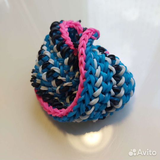 Игрушки и браслеты из резинок