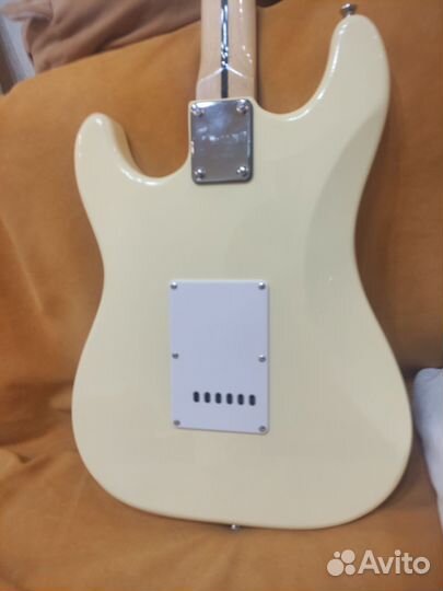 Реплика Fender Stratocaster HSS