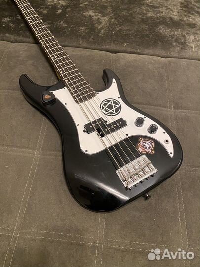 Бас гитара Washburn