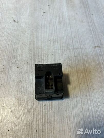 Блок управления подогревом сиденья Chevrolet Niva