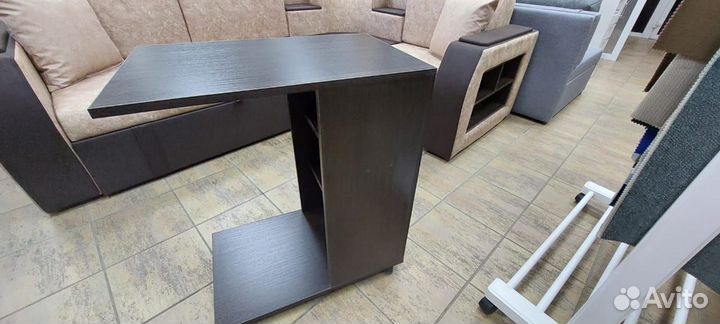 Столик прикроватный на колесиках