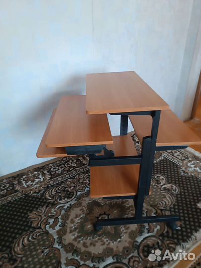 Компьютерный стол