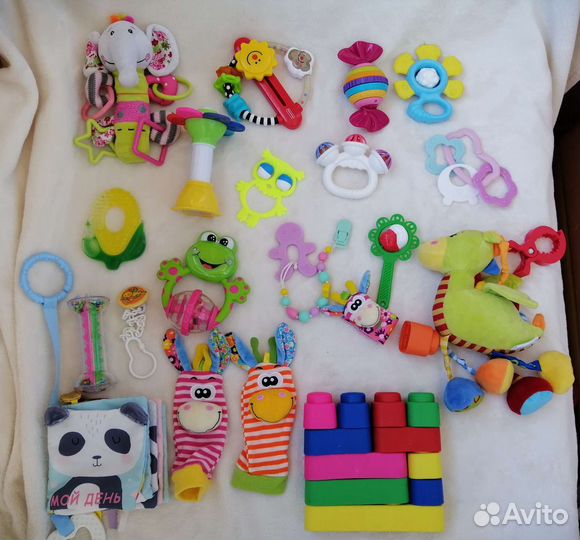 Игрушки пакетом для новорождённых