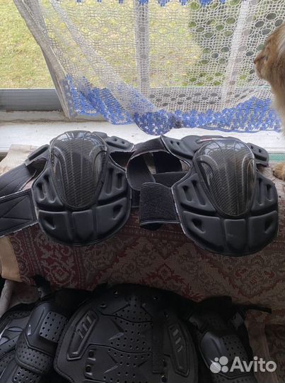 Мото шлем каска+мотоботы + защита