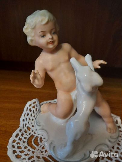 Статуэтки фарфоровые. Сервизы