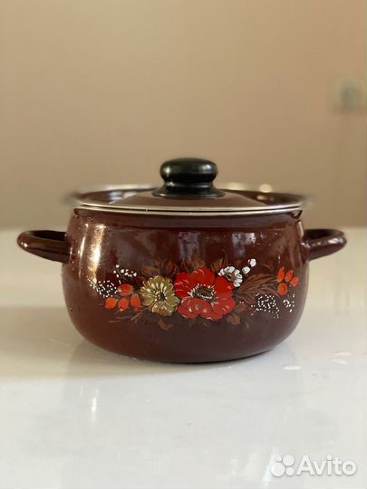 Кастрюля советская эмал.Новая из магазина Ядран