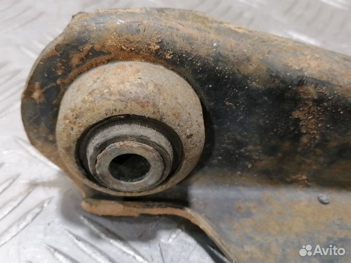 Рычаг передний правый нижний Renault Scenic 1996 1