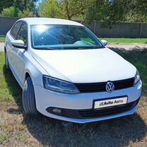 Volkswagen Jetta 1.6 AT, 2014, 240 000 км, с пробегом, цена 950 000 руб.