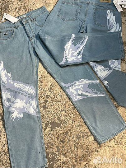 Джинсы Lacoste