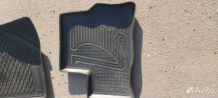 Автомобильные коврики резиновые