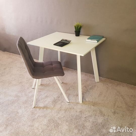 Компьютерный стол Ник 90*70 см. Белые ножки