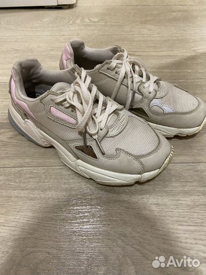 Кроссовки adidas falcon