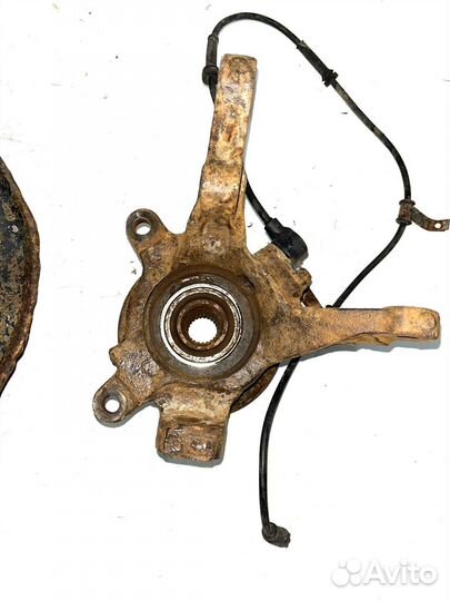 Кулак поворотный передний правый Volvo V40