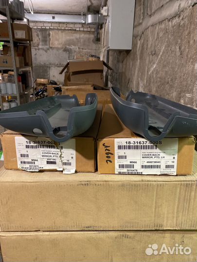 Крышка зеркала Freightliner левая 18-31637-000