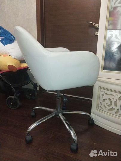 Стул на колесиках/кресло на колесиках