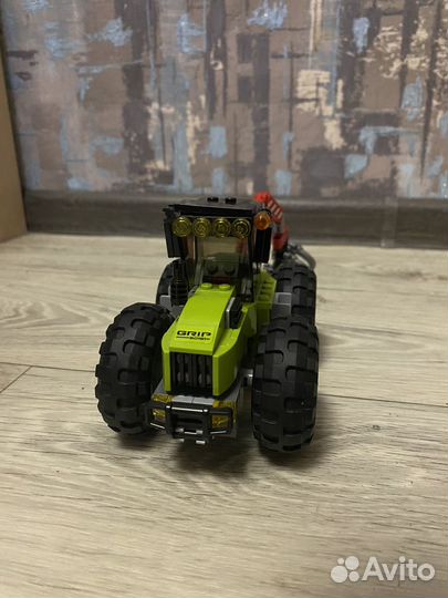 Трактор лего