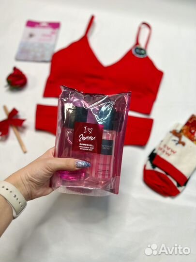 Подарочный набор косметики с комплектом