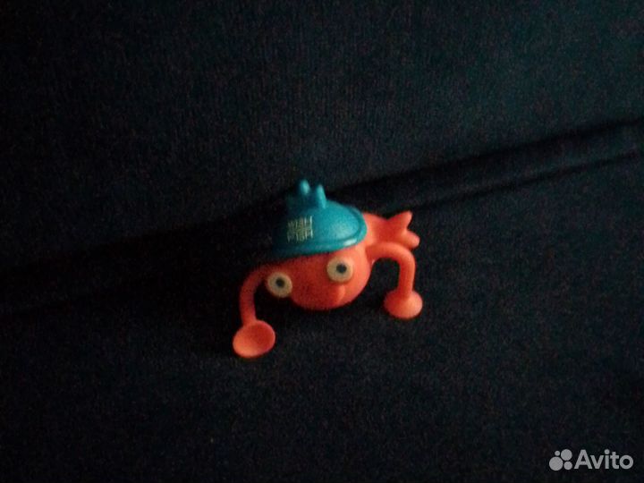 Игрушки,маленькая бутылка,маленькая м,и присоска