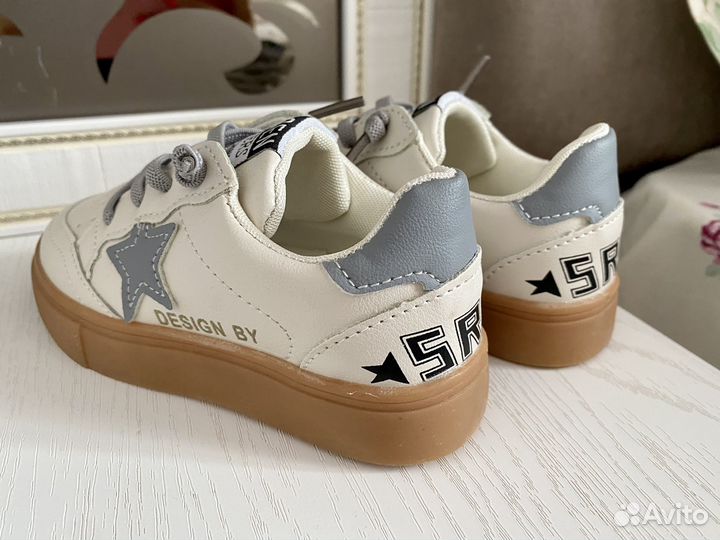 Кроссовки для девочки