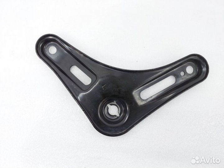 Кронштейн подрамника задний левый Hyundai Sonata