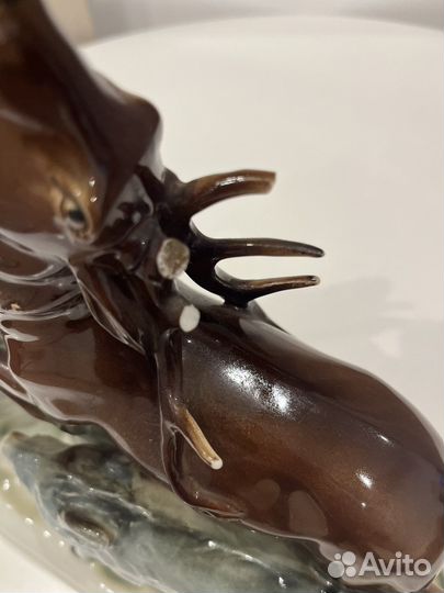 Статуэтка «Олень с кабанами»