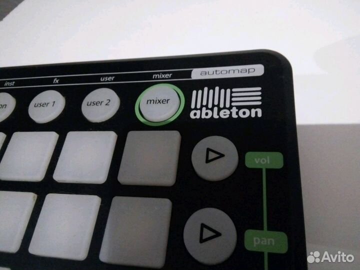 Ableton Novation Launchpad (64 клавиши)