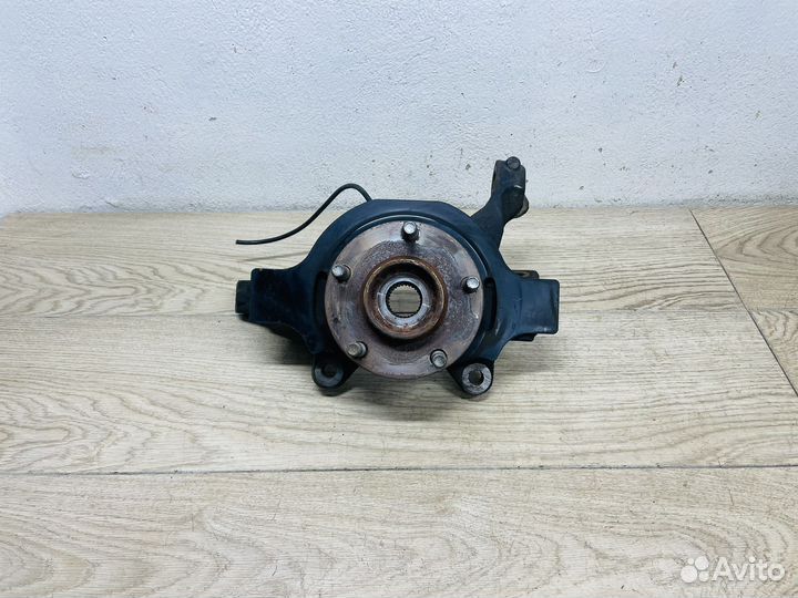 Кулак передний левый Nissan Teana J32 VQ25DE