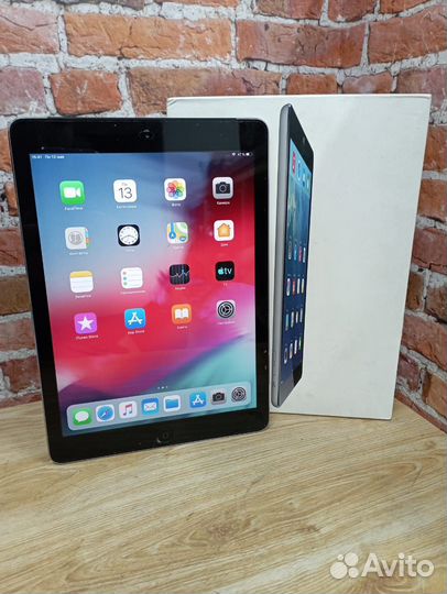 Планшет Apple iPad Air 32Gb
