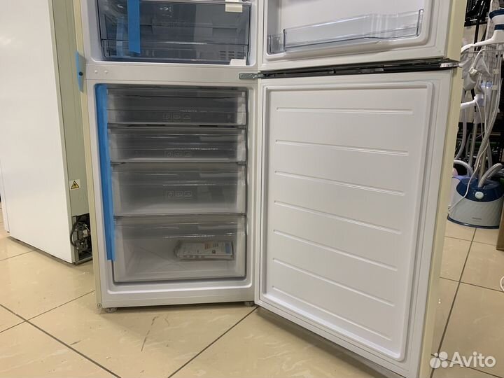 Холодильник Haier C2F637CGG