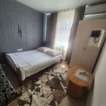 Комната 18 м² в 9-к., 1/2 эт.