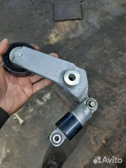 Натяжник приводного ремня двс 1ZZ-FE toyota