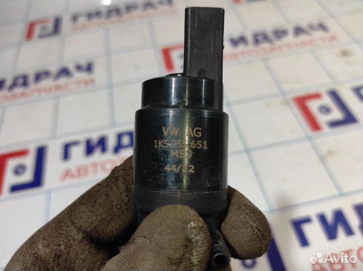 Насос омывателя лобового стекла Volkswagen Jetta