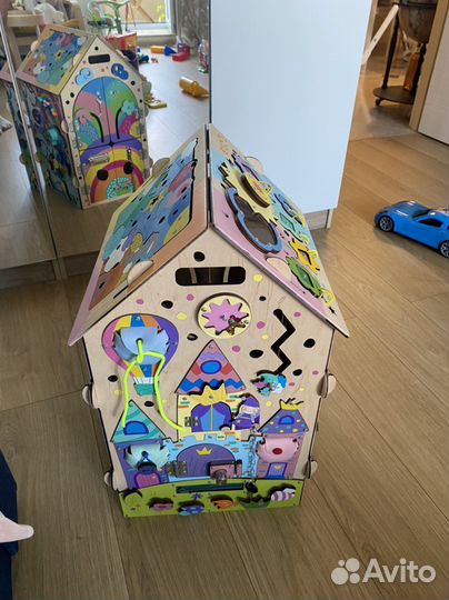 Игрушка Домик бизиборд